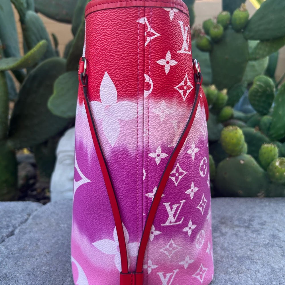 Louis Vuitton Neverfull - Picture 3 of 10